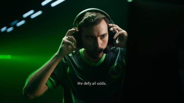 Razer BlackShark V2 Pro Wireless Gaming Headset 2023 Edition: Detachable Mic - Pro-Tuned FPS Profiles - 50mm Drivers - Noise-Isolating Earcups w/Ultra-Soft Memory Foam - 70 Hr Battery Life - Black