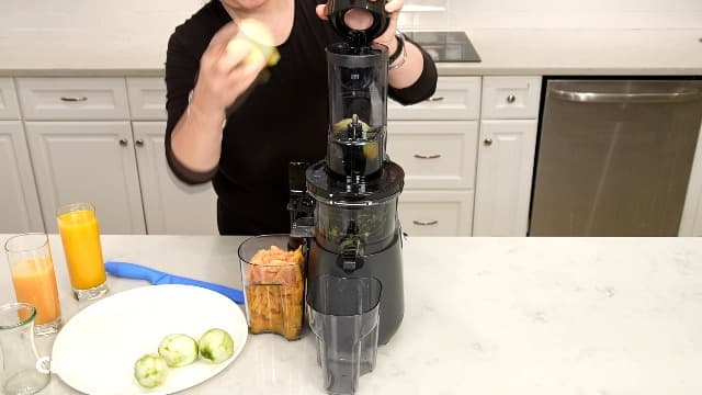 Cuisinart CSJ-300 Easy Clean Slow Juicer, Black and Grey