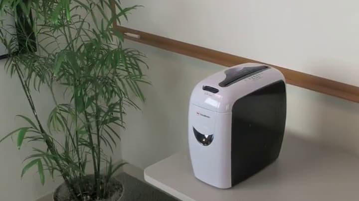 GBC Paper Shredder, 7 Sheet Capacity, Super Cross-Cut, 1 User, Personal, style+ (1758581), White/Black