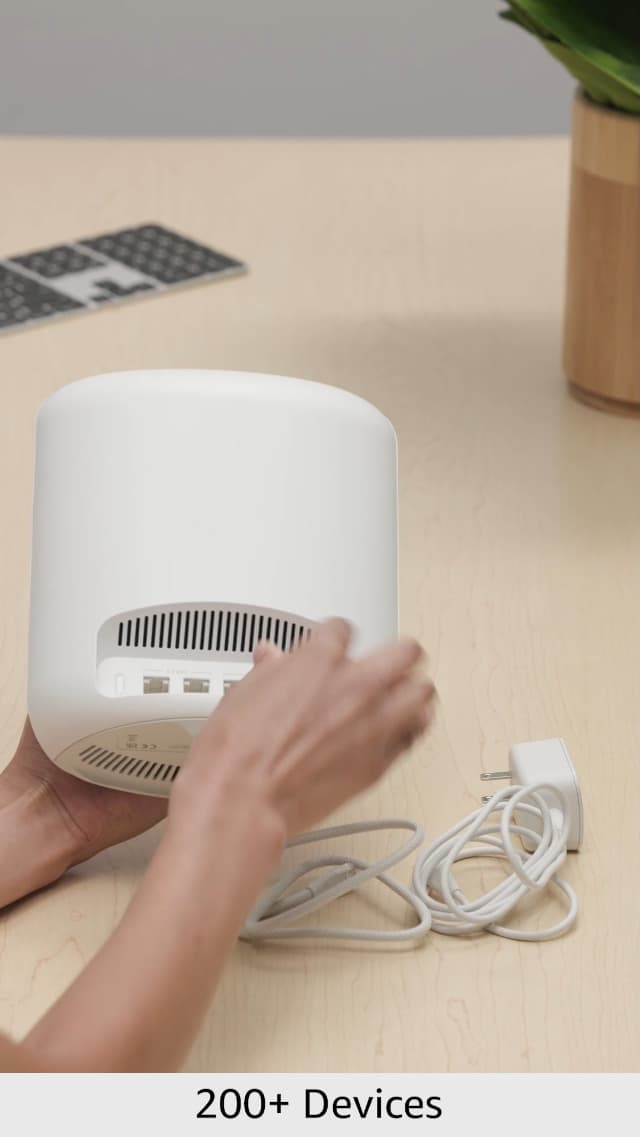 Amazon eero Max 7 mesh wifi router (newest model) - Supports internet plans up to 10 Gbps, Coverage up to 2,500 sq. ft., Connect 250+ devices, 1-pack