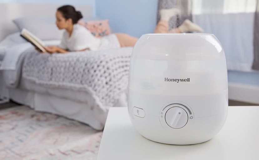 Honeywell Mini Cool Mist humidifier, Easy to Fill and Clean, humidifier for small Bedroom, Kids Rooms, or office. Ultra Quiet Operation and Auto Shut-Off - White, HUL525W