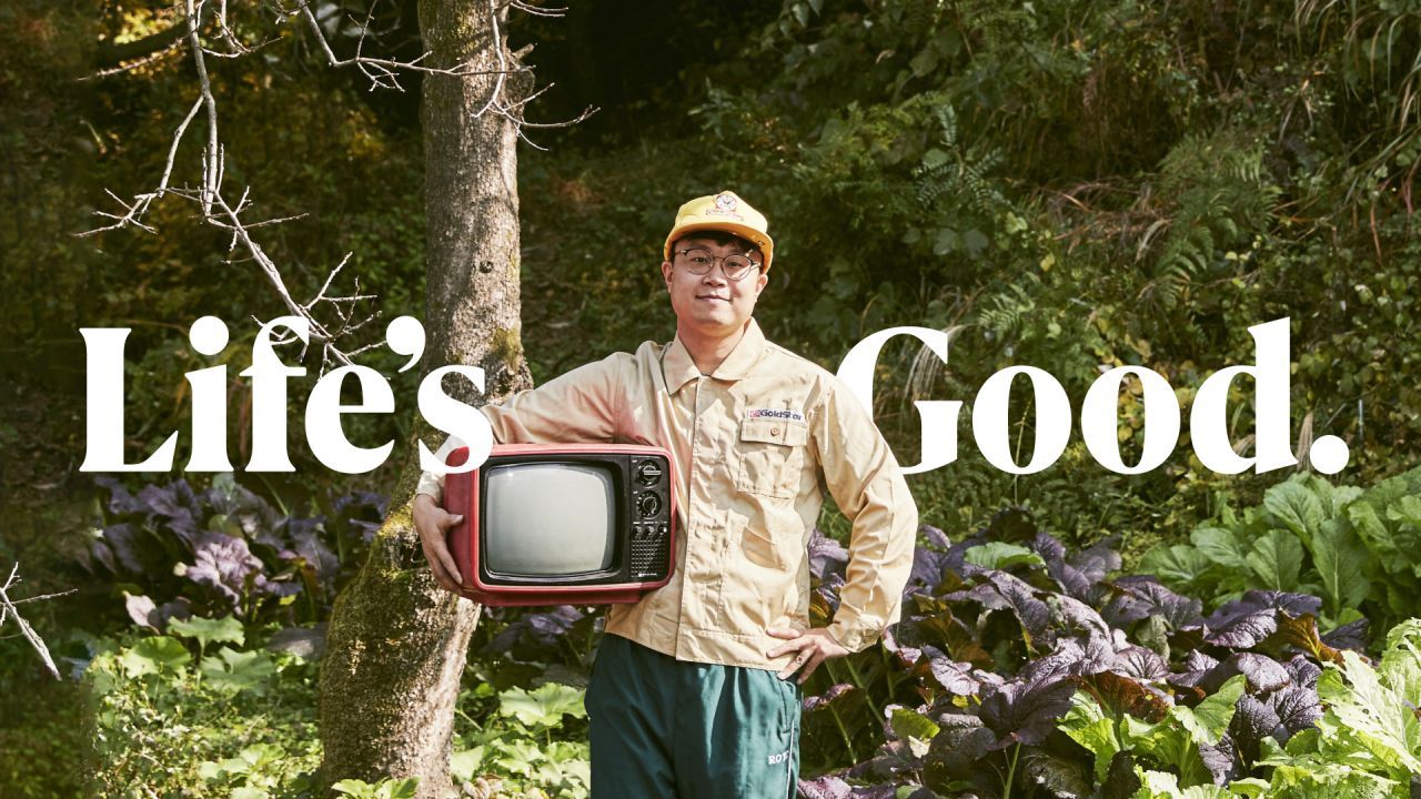 A man holding a tv